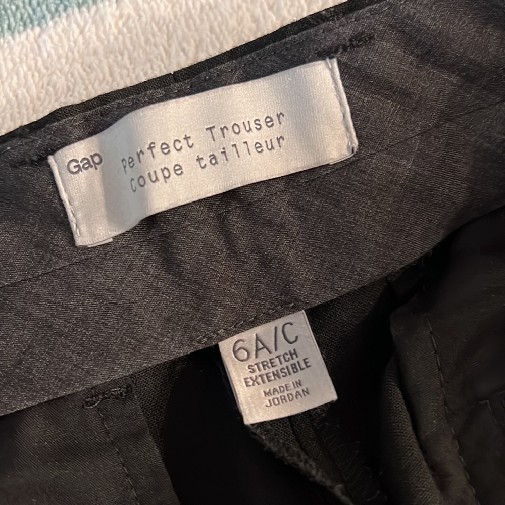 Gap size 6 - Picture 2 of 2